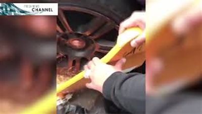 بالفيديو والصور.. سائق يحطم «كلبش» سيارته لتحريرها