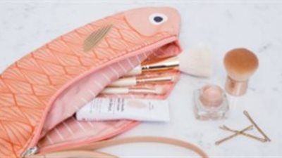 بالصور.. مصممة تبدع في الحقائب على شكل أسماك