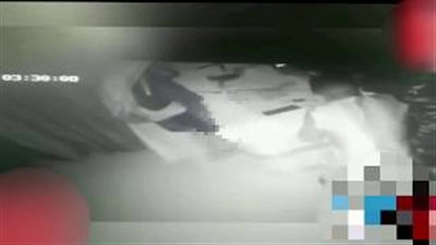 لحظة سرقة 3 لصوص مطعم بالرياض (فيديو)