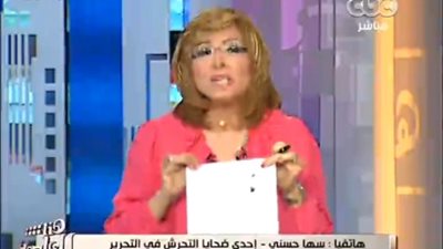 بالفيديو.. إحدى ضحايا التحرش تبكي على الهواء: «بطلب حمايتك يا سيسي»