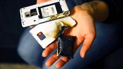 الموبيلات ومستلزماتها «عدو غير متوقع».. سماعة «آبل» تشوه وجه فتاة أسترالية.. «آيفون 6» يجبر شابا على زراعة جلد.. وشاحن ينفجر في وجه سعودي.. وتدمير عين شاب هندي وفقدانه ال