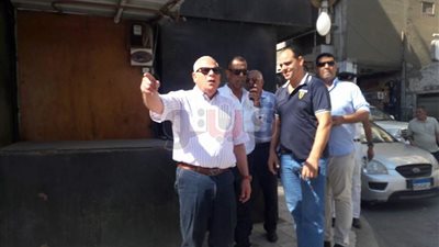 بالصور.. محافظ بورسعيد يوجه بإزالة الإشغالات بشارع الثلاثيني