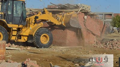 بالصور.. تنفيذ إزالة 16 حالة تعد جديدة على أملاك الدولة في القصير