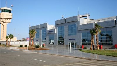 مطار شرم الشيخ يستقبل ١٥٥٠ سائحًا من جنسيات مختلفة