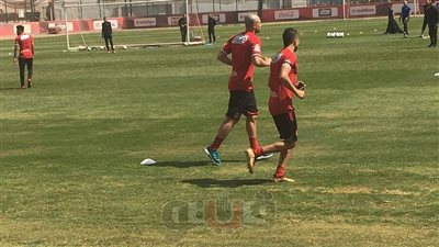 أحمد فتحي يظهر في مران الأهلي بعد أداء العمرة