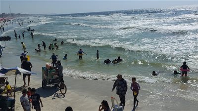 غرق سيدتين وإنقاذ ٨ آخرين من أسرة واحدة بالروضة الخضراء في العجمي