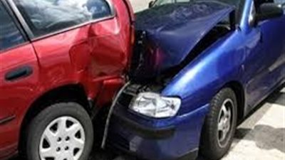 إصابة شخص في تصادم سيارتين أعلى محور 26 يوليو