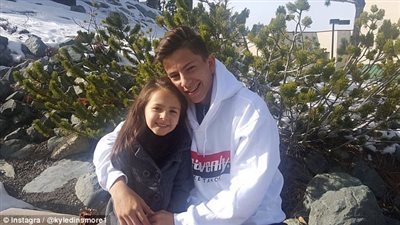 بالفيديو والصور.. ثقة طفلة بنفسها تشعل مواقع التواصل