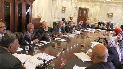 «قوى عاملة النواب» ترفع العلاوة الدورية بقانون الخدمة المدنية لـ7% .. المالية تهاجم قرار اللجنة.. وتؤكد: «الزيادة عبء على الموازنة العامة للدولة» .. ونائب: «البرلمان يحدد والح