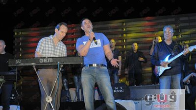 بالصور.. مدحت صالح يشعل حفل الساحل الشمالي بحضور نجوم المجتمع