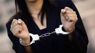 ليلة سقوط سمسارة المقطم.. نصبت على العشرات من جيرانها بزعم توفير قروض.. المتهمة أغرقت الضحايا في الديون وإيصالات الأمانة واستولت على أكثر من نصف مليون جنيه.. والشرطة تناشد باقي الضحايا بالإبلاغ