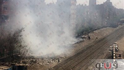 بالفيديو والصور.. دخان حرق القمامة يغطي سماء إمبابة