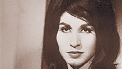 فايزة أحمد تحصل على وثيقة طلاقها من العابد