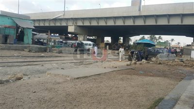 بالصور.. السكك الحديدية تغلق مزلقان العامرية في الإسكندرية