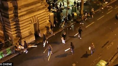 بالفيديو.. معركة بالخشب والحديد في مخيم للمهاجرين بمترو باريس