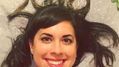 امرأة تثير ضجة لعدم تغير ملامحها طوال 10 سنوات (صور)