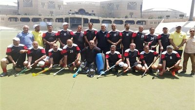 بعثة منتخب الهوكي للرواد تغادر القاهرة متجهة إلى فرنسا