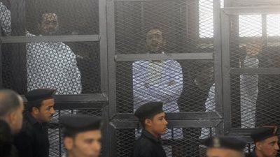 نشطاء خارج حسابات «العفو الرئاسي».. أحمد دومة اعترف على الهواء بحرق المجمع العلمي.. «أحمد ماهرـ محمد عادل ـ عمرو بدر ـ محمود السقا» بينهم والنظام الحاكم ما صنع الحداد وخروجهم «