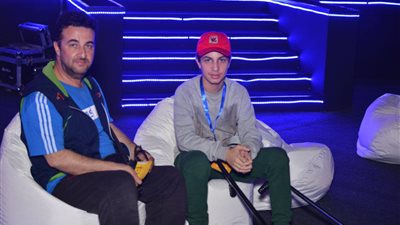 متسابق يشارك بالعُكاز ببطولة تركي آل الشيخ للألعاب الإلكترونية (صورة)