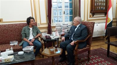 بالصور.. الخشت يستقبل المطرب محمد محسن قبل حفله بجامعة القاهرة
