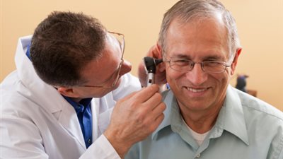 دراسة: فقدان السمع بين الكبار يعرضهم لخرف الشيخوخة