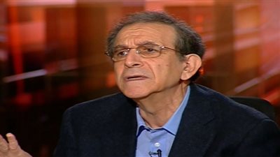 حسام عيسى: خطاب السيسي مع ممثلي المجتمع «كارثي»