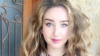 هنا الزاهد تخطف الأنظار بجمالها في صورة بدون مكياج