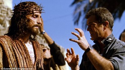 بالصور.. راندال والاس يكتب جزءا جديدا من فيلم «آلام المسيح»