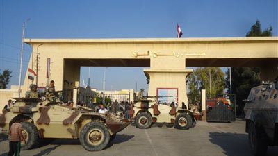 الإذاعة الإسرائيلية: مصر تعتزم فتح معبر رفح بشكل دائم