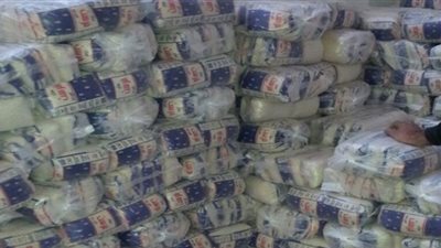 البقالون بوزارة التموين يتاجرون في السوق السوداء.. حملات لضبط مهربي السكر.. حماية المستهلك: الأكمنة مستمرة لإيقاعهم.. وخبير أمني: سحب التراخيص أول العقوبات