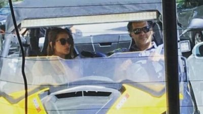 بالصور.. راغب علامة يبهر نشطاء فيس بوك بسيارته الجديدة بصحبة زوجته