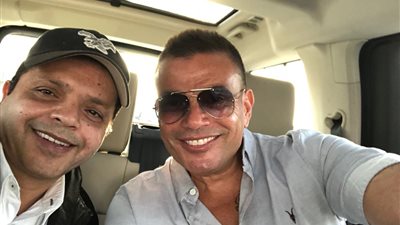محمد هنيدي ينشر صورة جديدة بصحبة الهضبة