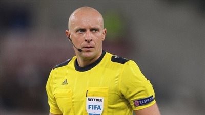 البولندي مارنياك حكما للقاء برشلونة وسان جيرمان بدوري الأبطال