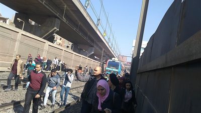 توقف حركة مترو الأنفاق بالخط الأول (صور)