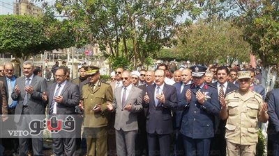 بالصور.. محافظ بني سويف يضع إكليل زهور على قبر الجندي المجهول