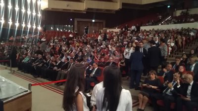 بالصور... وصول محافظ الإسكندرية والفنانين لحضور مهرجان الأغنية