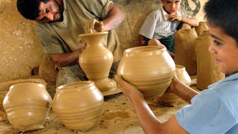 صناعة الفخار -صورة