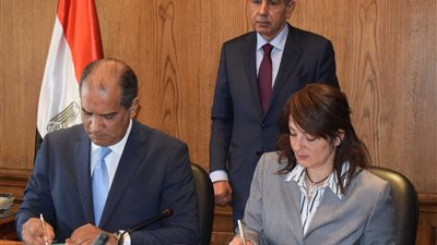 وزير التجارة يشهد توقيع مذكرة تفاهم لتعزيز نفاذ الصادرات للخارج