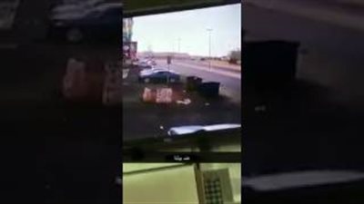 بالفيديو.. لحظة سحل امرأة وسرقة حقيبتها في وضح النهار