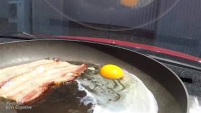 بالفيديو والصور.. رجل يسوي الطعام على حرارة الشمس بأستراليا