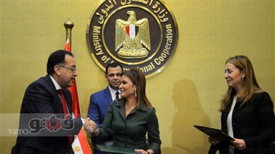 سحر نصر توقع مع بنك التنمية الأفريقي اتفاقية منحة بـ10 ملايين جنيه