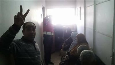 زحام بمكتب الشهر العقاري الرئيسي لتحرير توكيلات تأييد السيسي بدمياط