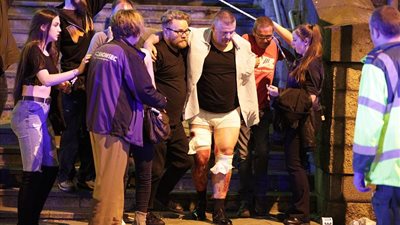 بالفيديو والصور.. حفل بوب يتحول إلى شلال دماء في بريطانيا