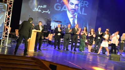 أمير طعيمة: «لو طلقت مراتي حتجوز أنغام وشيرين»