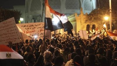 الرعب يسيطر فى أهالى الاتحادية مع اقتراب 25 يناير.. عزت: إغلاق المحال ومرسى يتحمل المسئولية.. مكى: البلاد على صفيح ساخن.. والبلطجية ينتهزون الفرصة للسرقة والنهب