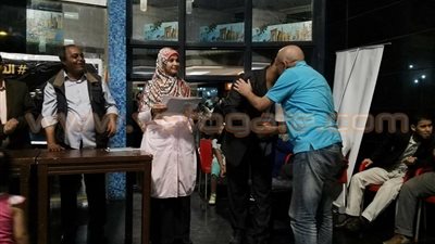 بالصور..أسر الصحفيين المعتقلين تكرم أعضاء المجلس