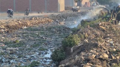 ترعة «كشمير» تتحول لمقلب قمامة ومصدر للأوبئة في القليوبية