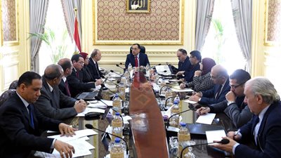 مدبولي يتابع مع محافظ القاهرة مراحل تقدم الأعمال بمنطقة الأسمرات