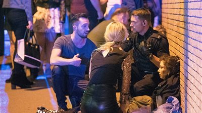 نشرة الأخبار.. وأبرزها: حفل بوب يتحول إلى شلال دماء في بريطانيا