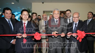 وزير الاتصالات يفتتح أحدث معمل لمؤسسة 